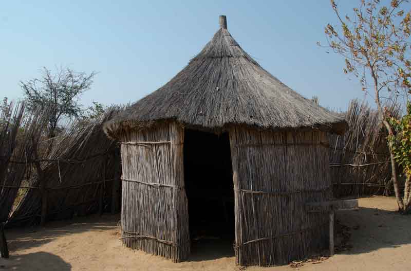 31 - Namibia - poblado Kavango - vivienda